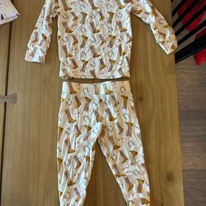Charming Giraffe Print Kids Pajama Set